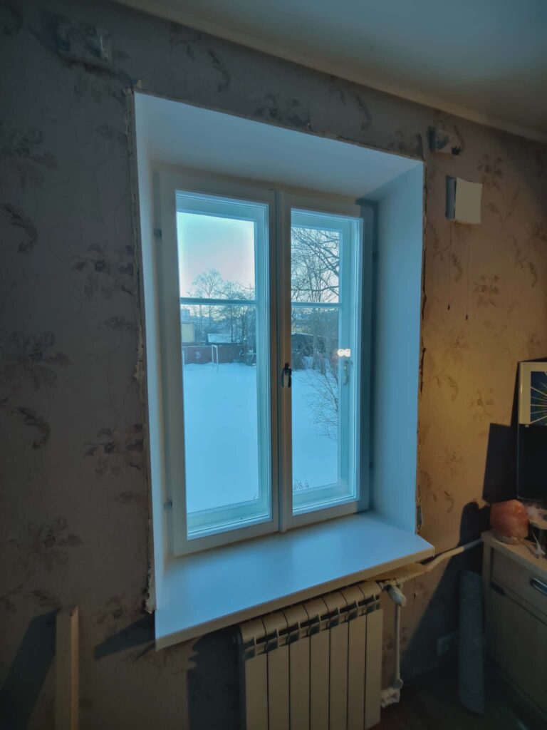Paigaldatud aknalaud ja viimistletud aknapaled